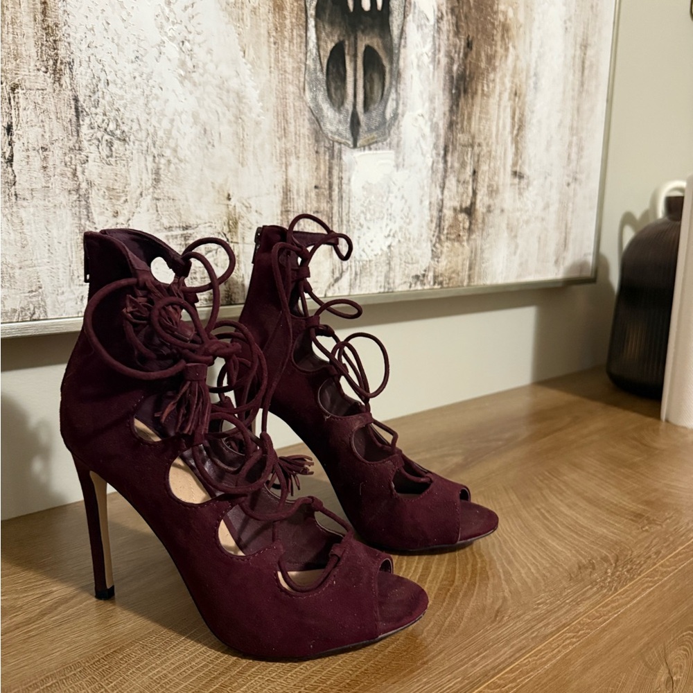 Aldo Fredola lace-up pump in a burgundy suede material size 7.5